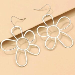 ✨3 FOR $28✨🆕️🌼SILVERTONE FLORAL DROP EARRINGS🌼
